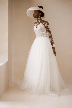 An Ivory Top Patterned Long Sleeve Tulle Wedding gown/dress