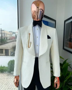 An Ivory White Circle Pattern Jacquard Shawl Lapel Suit.