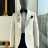An Ivory white dispersed floral pattern jacquard shawl lapel blazer suit
