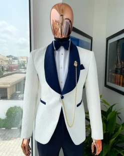 An Ivory white Floral pattern jacquard shawl lapel Suit