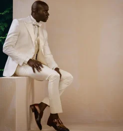 An Ivory White Peak lapel ”Short Front” tuxedo suit