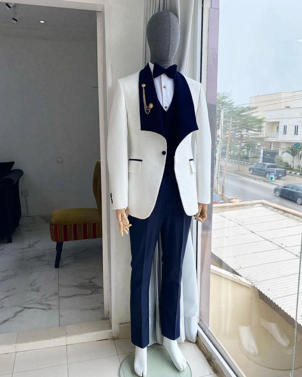 An Ivory White Shawl Lapel Square Pattern Jacquard Tuxedo Suit