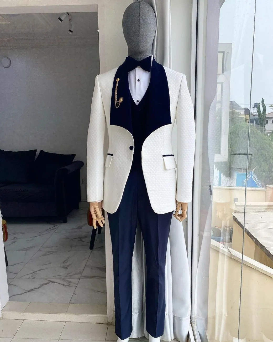 An Ivory White Shawl Lapel Square Pattern Jacquard Tuxedo Suit