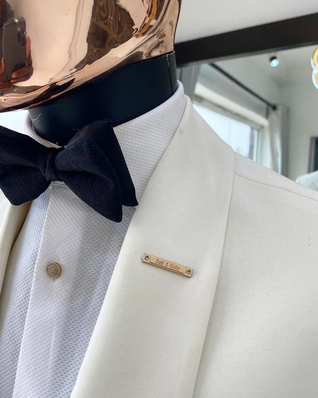An Ivory White Shawl lapel tuxedo suit