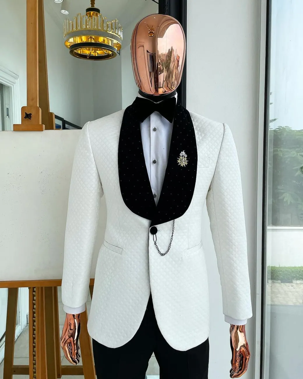 An Ivory white Square pattern jacquard shawl lapel jacquard tuxedo Suit