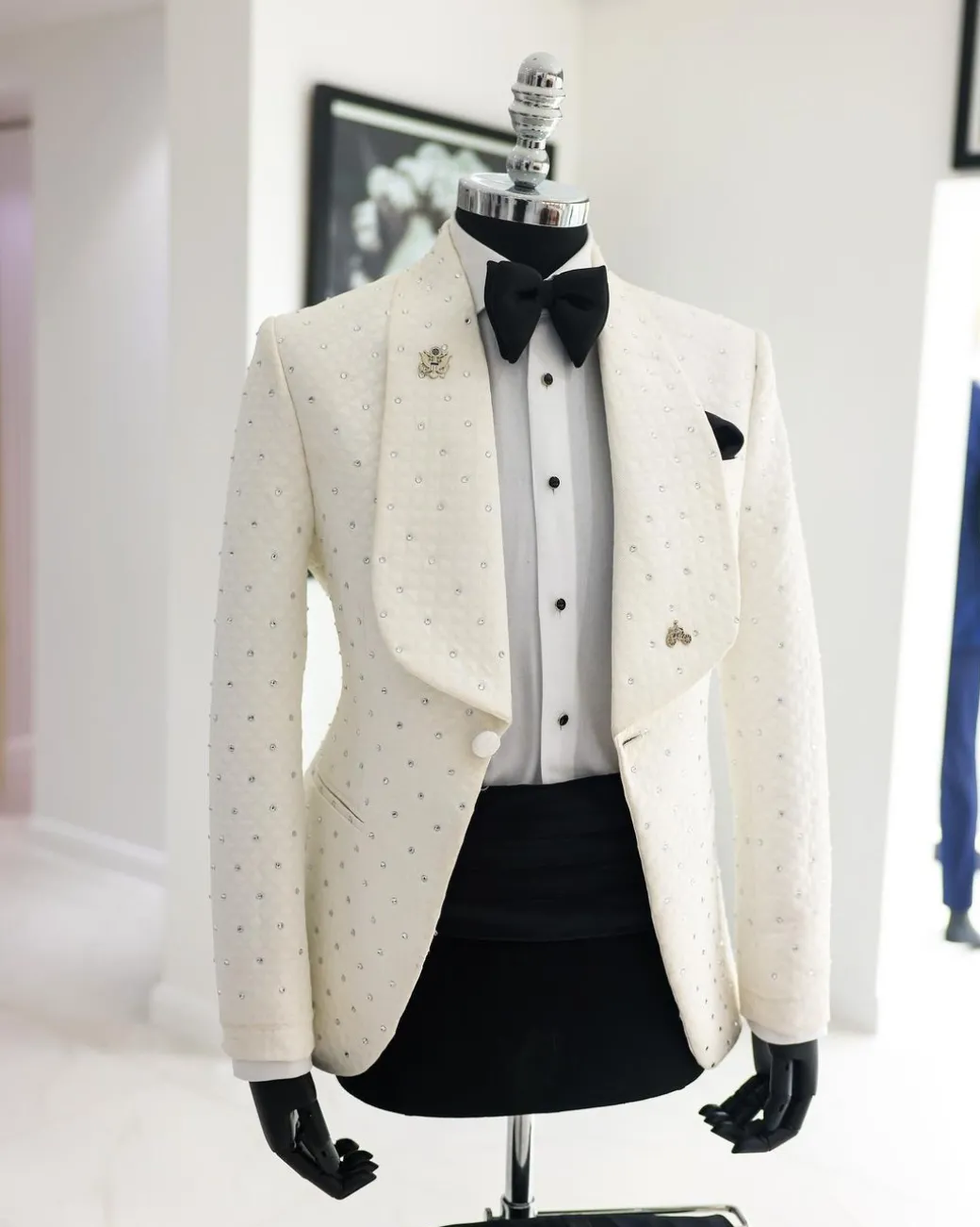 An Ivory White Square Pattern Jacquard, Shawl Lapel Tuxedo Suit