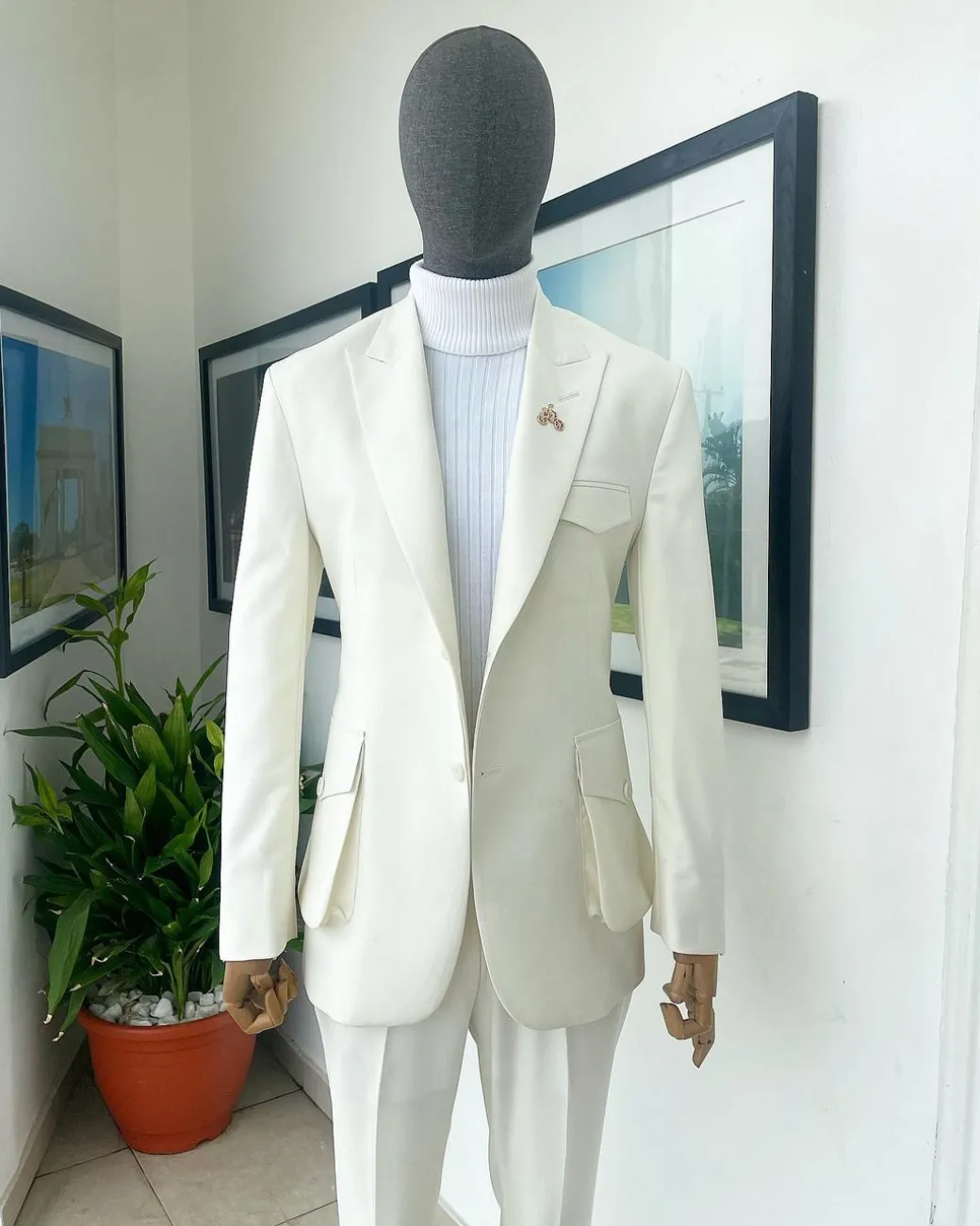 An Ivory white, x-large combat patch pocket, peak lapel suit