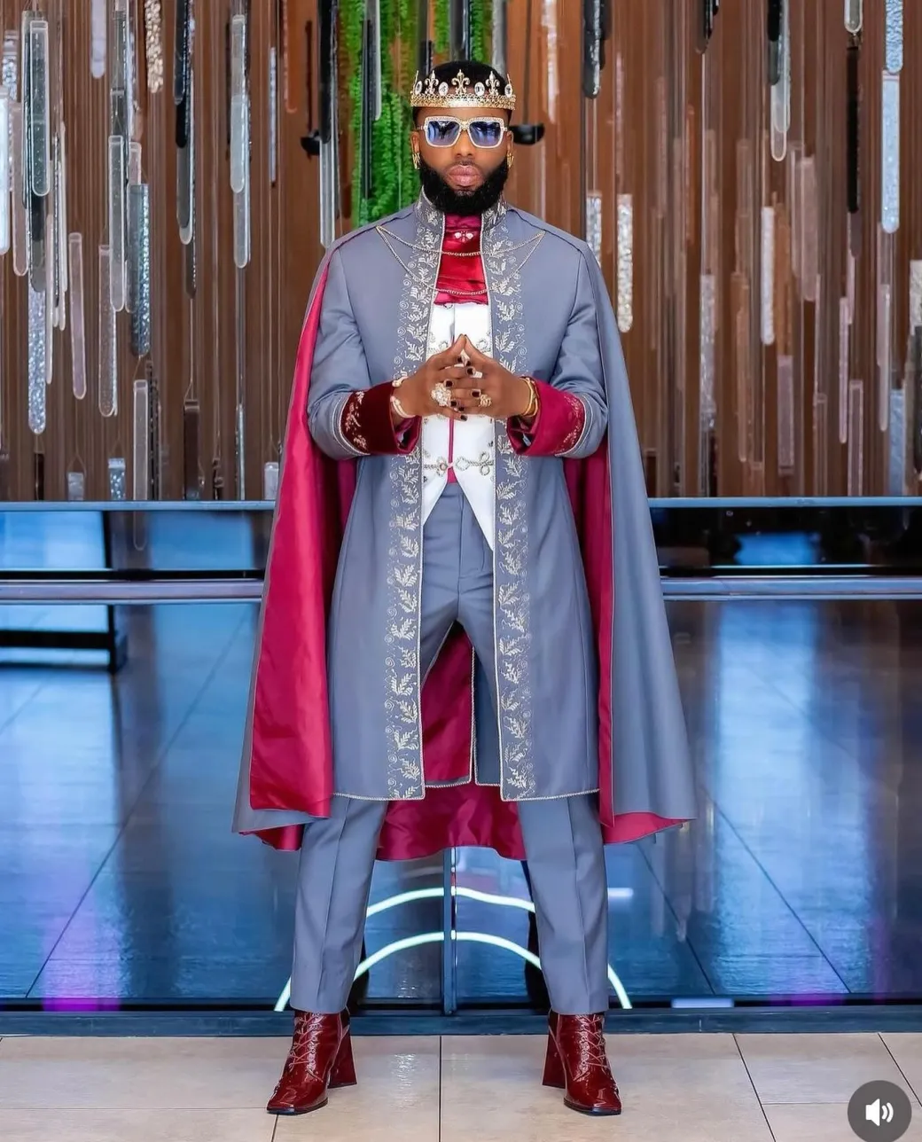 The “Bridgeton” 24 VS 4 suit