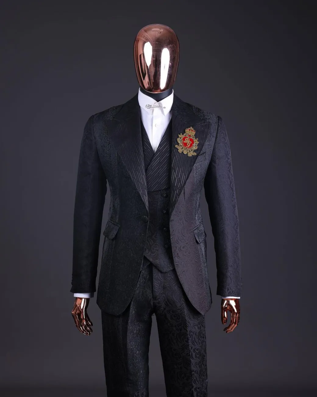 The “gogo” limited edition black mixed jacquard fabric peak lapel metallic jacquard suit